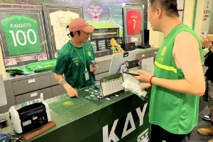 有吧友偶遇嗎？張稀哲親自上陣，在國安商店當收銀員