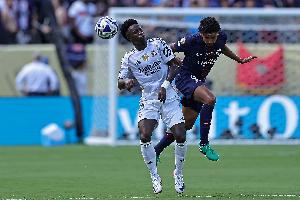 記者：阿隆索原計劃不首發(fā)維尼修斯 阿諾德受傷導(dǎo)致巴爾韋德踢邊