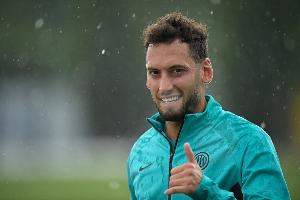 羅體：恰爾汗奧盧大概率留隊，齊沃將嘗試修復(fù)他和勞塔羅的關(guān)系