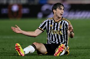 跟隊(duì)記者：尤文考慮1500萬(wàn)到2000萬(wàn)賣米雷蒂，許多意大利球隊(duì)有意