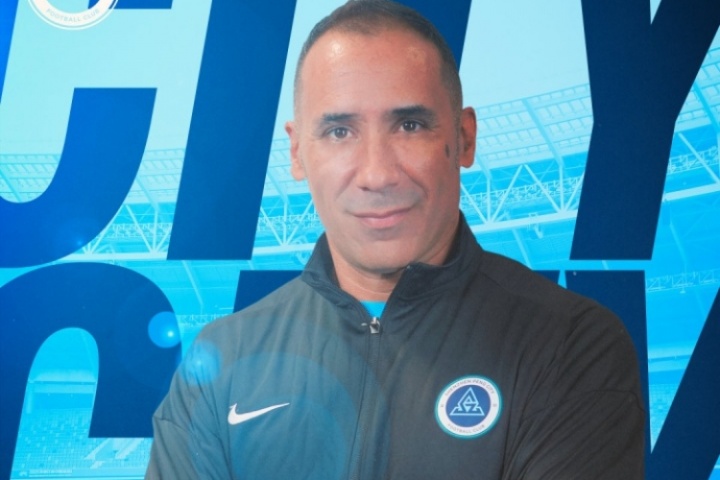 深圳新鵬城足球俱樂部宣布，任命佩普-穆尼奧斯為一線隊(duì)主教練