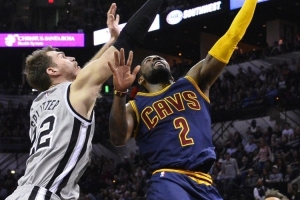 厄爾-克拉克：我認為歐文被誤解了 他喜歡按自己的節(jié)奏做事??