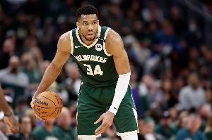 4年前的今天：字母哥爆砍41分13板6助 拿下生涯首場(chǎng)總決賽勝利