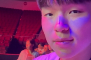 夢幻聯(lián)動??楊瀚森為王楚欽比賽挑邊 稱小時候練過一個月乒乓球