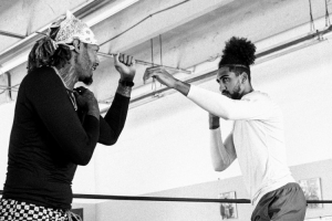 教練我想學(xué)打拳！奧比-托平和詹姆斯-約翰遜進(jìn)行拳擊訓(xùn)練