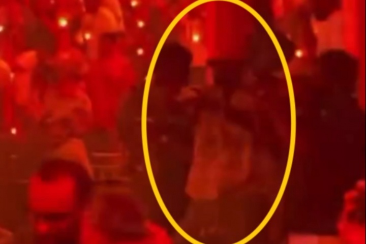 ??絲毫不受影響！詹姆斯現(xiàn)身壞痞兔演唱會手持飲品激情熱舞??