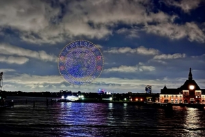 預(yù)熱世俱杯決賽！無(wú)人機(jī)燈光秀在曼哈頓展示切爾西隊(duì)徽