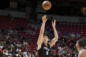 媒體人：新賽季楊瀚森能撈著多少時(shí)間 得看他的三分投得有多好