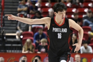 ??楊瀚森：我在場(chǎng)上需要去支配球 讓大家都能融入到比賽當(dāng)中