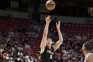 媒體人：楊瀚森的犯規(guī)防守控制、快節(jié)奏和體能是要提升的