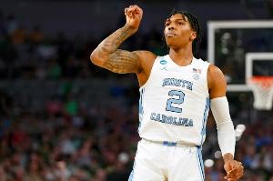 你不該落選！凱萊布-樂福16中7&三分7中4砍18+6 多次與小楊配合！