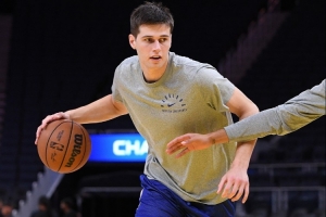 ??什么選手？勇士52號(hào)秀圖希半場(chǎng)3中0一分未得 罰球也2中0...