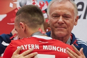 里貝里致敬拜仁傳奇助教格蘭德：永遠(yuǎn)銘記你的熱忱和激情