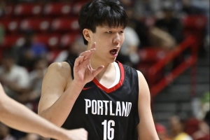 也太強了吧！開拓者首節(jié)34-13領(lǐng)先勇士21分！楊瀚森2助1帽亮眼