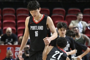 媒體人：楊瀚森在場時有體系 他不在時像臨時拼湊5個哥們來打野球