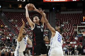 楊瀚森：第一次打這么快節(jié)奏的比賽 沒打幾分鐘就喘不上氣&沒勁了