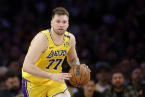 名記：5月佩林卡+雷迪克與東契奇會(huì)面闡述了建隊(duì)計(jì)劃 詹姆斯沒(méi)在