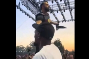 這該死的氣質??杜蘭特現(xiàn)身倫敦音樂節(jié) 與“合作伙伴”公鴨互動