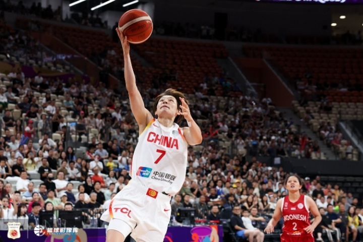 極致團(tuán)隊(duì)！中國女籃出戰(zhàn)12人皆有得分進(jìn)賬 其中7人得分上雙