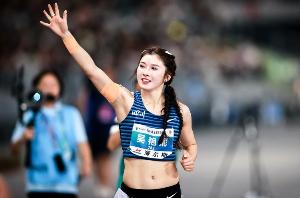 吳艷妮：我雖然是田徑選手 但一直超愛女籃 讓冠軍獎(jiǎng)杯留在中國