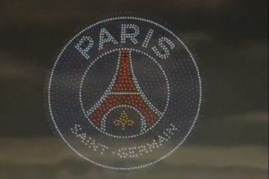 預熱世俱杯決賽！無人機燈光秀展示巴黎和切爾西隊徽