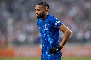 恩昆庫與馬雷斯卡關(guān)系并不融洽，教練有時會讓球員訓(xùn)練中踢6號位