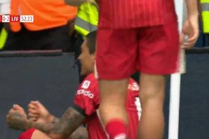 努涅斯單刀破門，隨后連做兩個(gè)若塔經(jīng)典慶祝動(dòng)作，悼念隊(duì)友