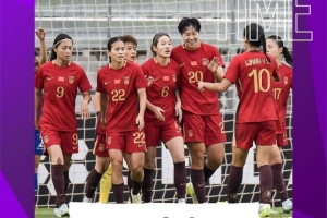 記者：中國男女足大部分球員都很努力，但踢得都不是現(xiàn)代足球