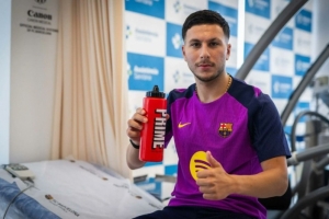 官宣在即！巴薩曬出19歲邊鋒巴德吉體檢照片