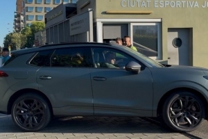 記者：弗里克今天第一個抵達(dá)巴薩基地，球隊開啟新賽季備戰(zhàn)工作