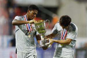 ??鈴木彩艷上屆東亞杯踢國足枯坐板凳 如今身價2000萬&穩(wěn)坐主力