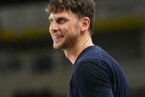 隊(duì)記：尼克斯計(jì)劃將里卡多-福伊斯納入邁克-布朗教練組