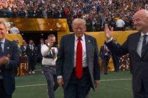 特朗普為藍(lán)軍頒獎！記者社媒調(diào)侃：讓切爾西再次偉大