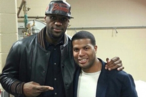 高中隊(duì)友提前續(xù)約騎士管理層！詹姆斯祝賀：為你感到驕傲????