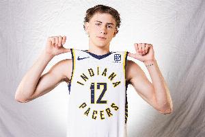 沖勁十足！弗菲9中5貢獻(xiàn)15分6板2斷2帽 罰球5中4