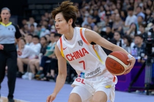 張佳瑋：中國女籃依賴楊力維的臨場(chǎng)機(jī)變 張子宇防守需專門擺聯(lián)防