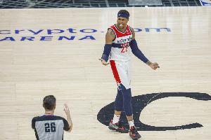 痛！太痛了！霍姆斯被裁??到手25萬但痛失1303萬??