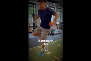 繼續(xù)康復！戴偉浚分享康復日記vlog，并配文：vamos小狼