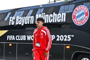 記者：阿茲努暫時(shí)留隊(duì)，拜仁高層希望他拿出更多表現(xiàn)并把握機(jī)會(huì)