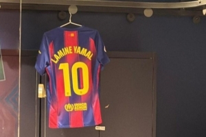 羅梅羅：巴薩當(dāng)?shù)貢r(shí)間下午為亞馬爾舉辦發(fā)布會(huì)，官宣續(xù)約+穿10號(hào)