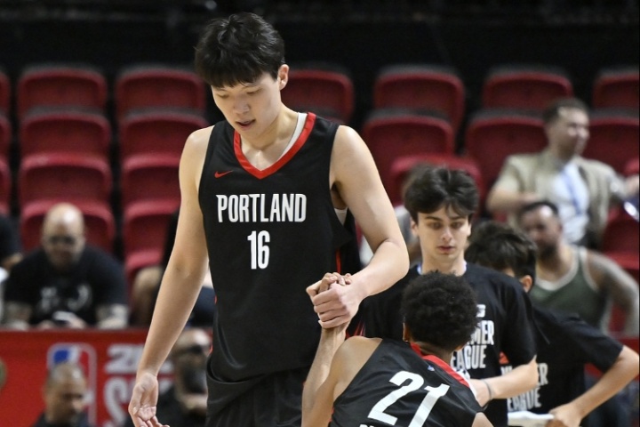 ??楊瀚森：我跟隊里后衛(wèi)有練擋拆配合 但他們都把我當(dāng)霍華德用