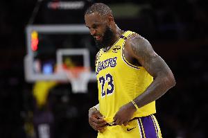 薪資專家：比爾買斷后 勒布朗成如今NBA唯一擁有交易否決權(quán)的球員