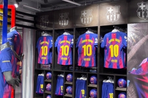 ??火熱發(fā)售！亞馬爾的10號球衣已經在巴薩線下商城上架