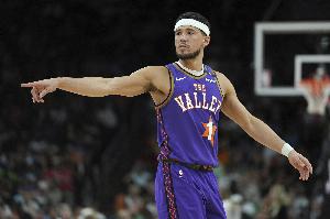 掌控未來！Scotto：布克兩年1.45億的合同包括第二年的球員選項