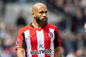 記者：曼聯(lián)為簽?zāi)坟惸阉统龅谌螆?bào)價(jià)，交易有可能本周末完成