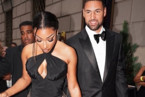 ??熱戀期分分鐘妙不可言！克萊與馬冬梅走紅毯??手拉得賊緊