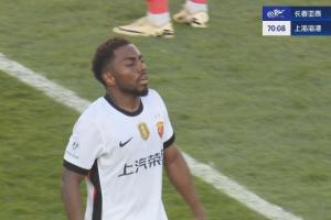 個(gè)人能力！蒯紀(jì)聞助攻，加布里埃爾內(nèi)切世界波破門(mén)，海港2-0領(lǐng)先