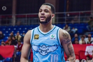 場均26.3分6.4板7.6助1.8斷！媒體人：青島和韋瑟斯龐完成簽約