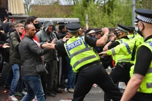 第一了??上賽季曼聯(lián)球迷被捕事件最多，曼城西漢姆排名二、三