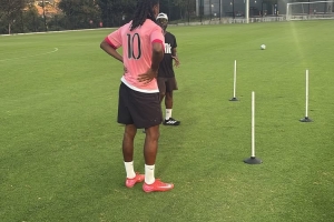 凱夫倫-圖拉姆與馬庫斯-圖拉姆在假期訓(xùn)練，前者身穿博格巴球衣